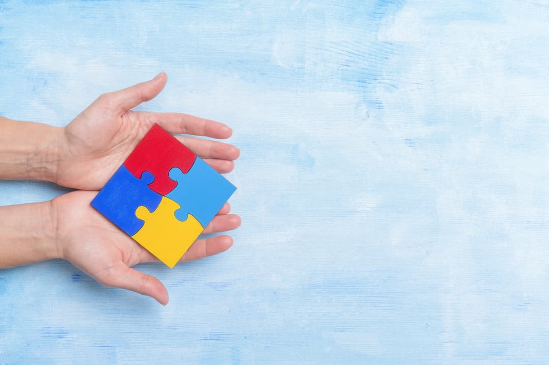 hand holding jigsaw puzzle pieces