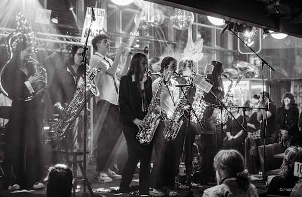 A recent 1140 performance, at the Vault in Port Kembla. Image by David Rooney.