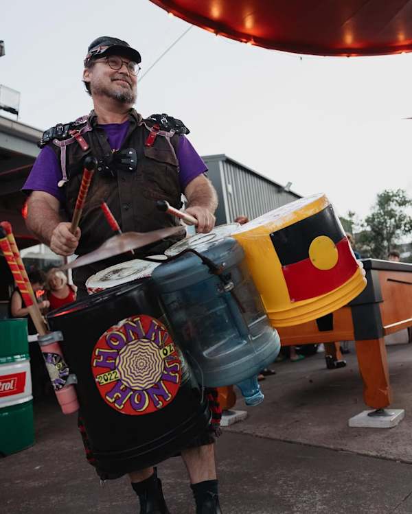 Ken Allen of Junkedelic playing at HONK! Oz 2024. Image by David Rooney.