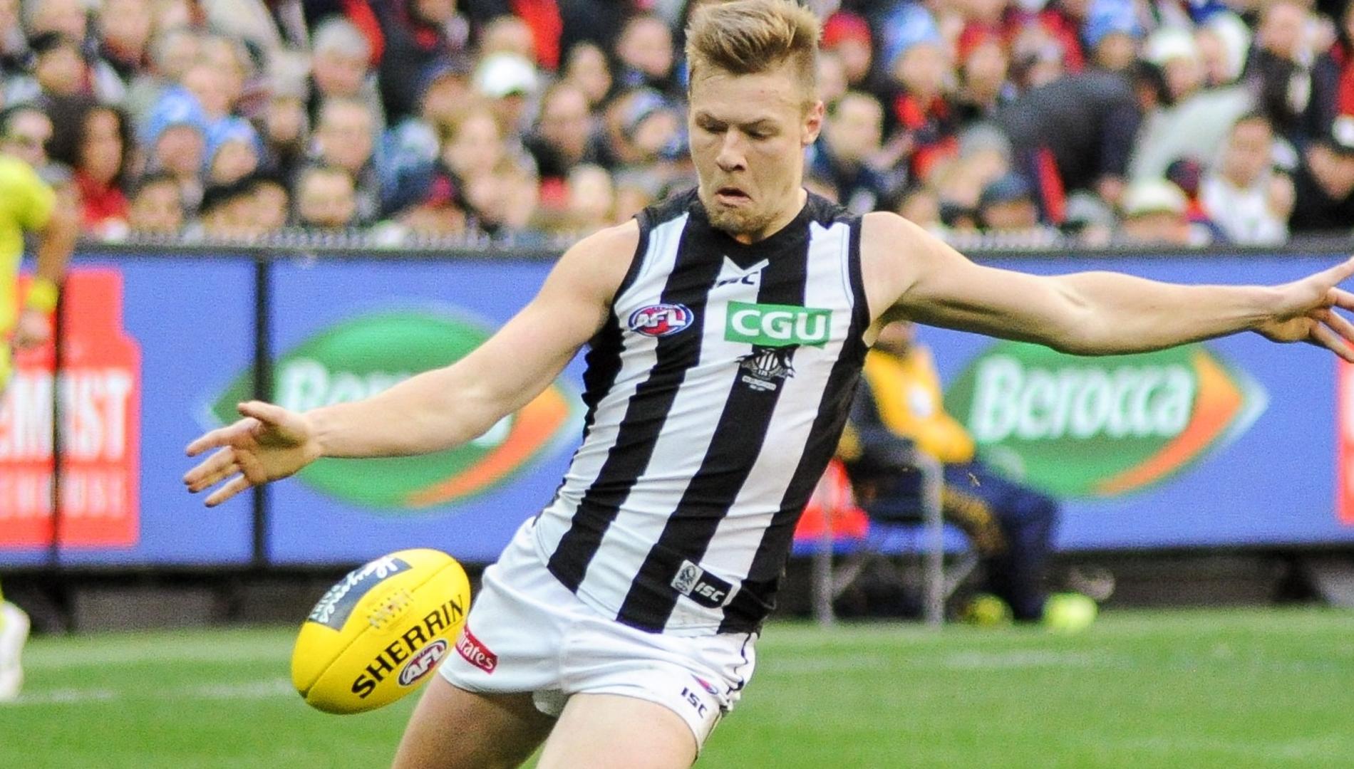 Jordan De Goey kicks a football during a match.