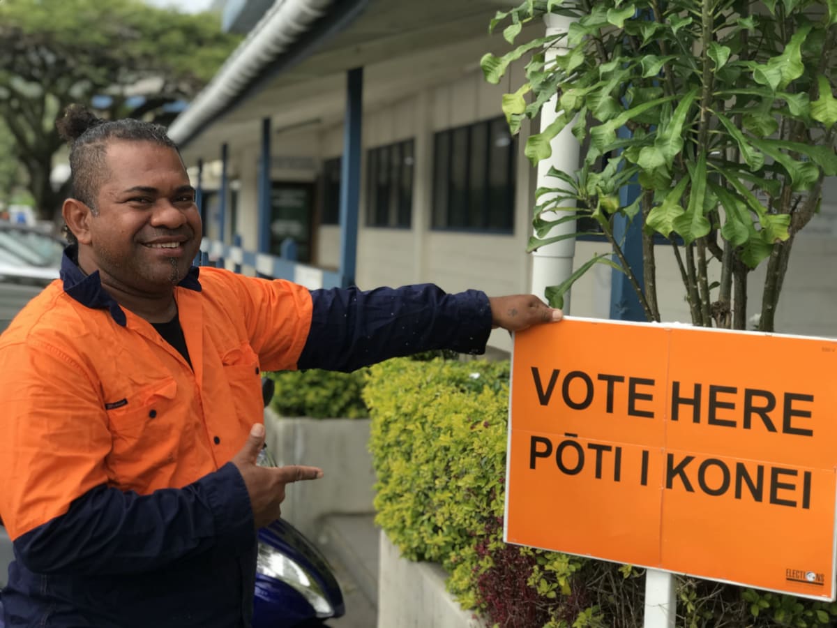 Joeli Ligavatu gets the word outo to New Zealand citizens in Rarotonga that they can vote at the High Commission. Photo: MFAT