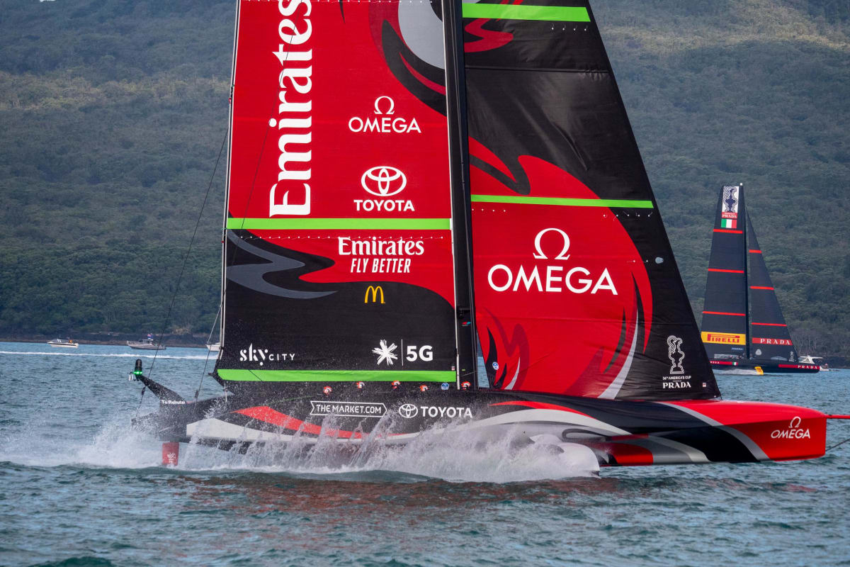 America's Cup: Emirates Team NZ sailing at 50kts - Video and on-board audio