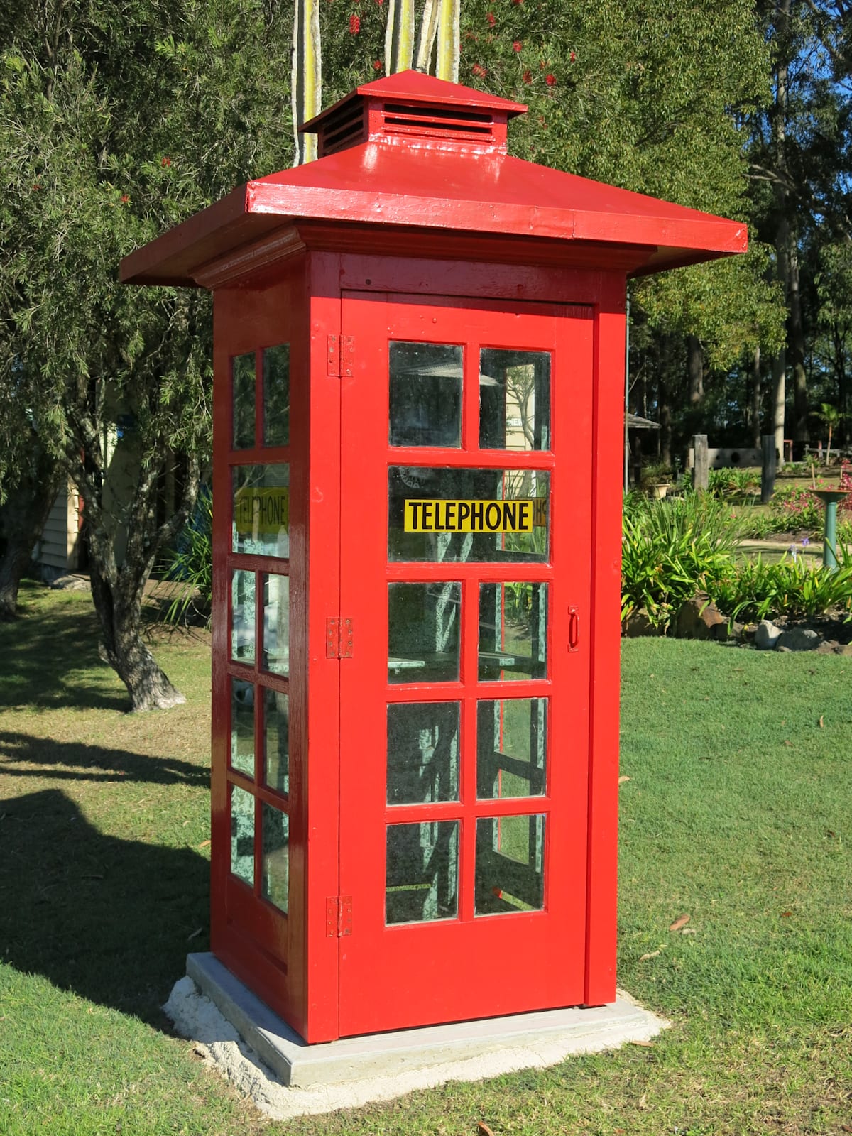 Remembering public phone boxes and telephones