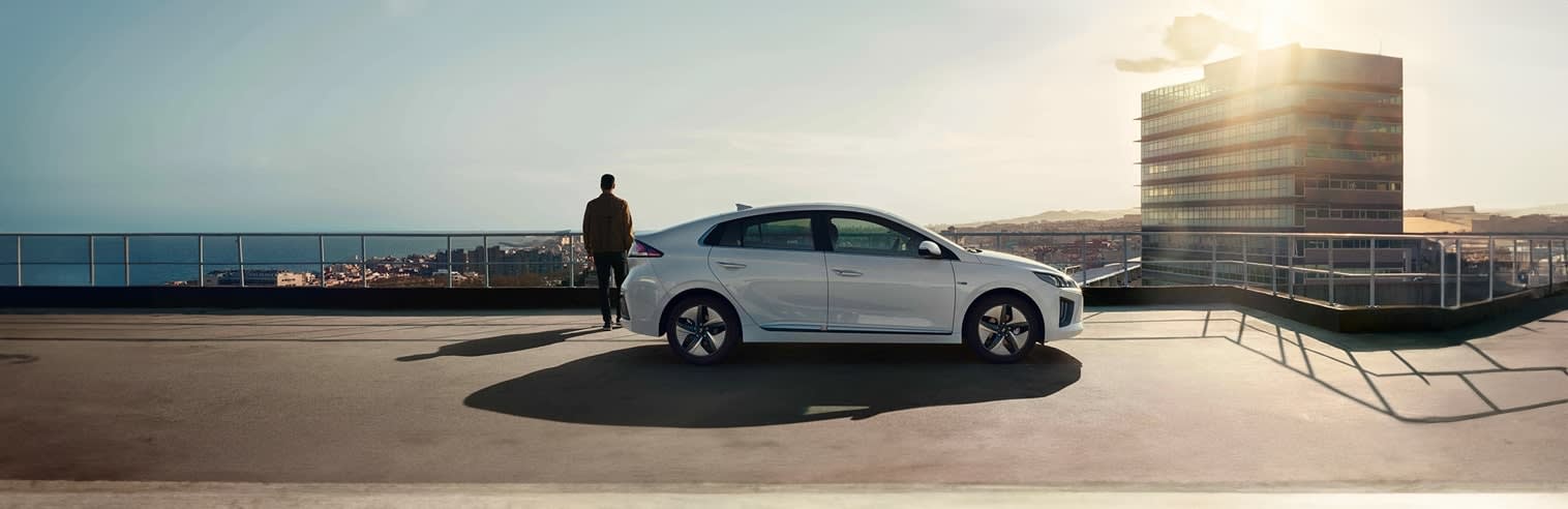 יונדאי איוניק 2021 לבנה