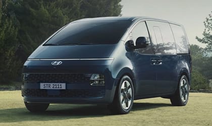 יונדאי STARIA מגדירה מחדש את עולם המיניוואנים