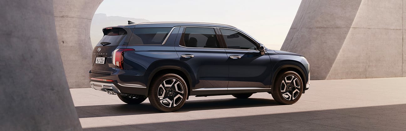 יונדאי פאליסייד לצד מבנה