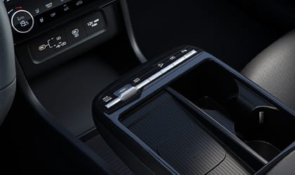 התא שנמצא בין הנהג למושב ליד