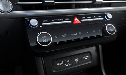 הלחצנים של המזגן ומערכת השמע