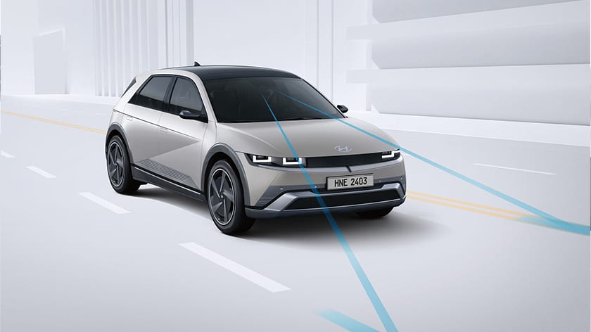 איוניק 5 בצבע זהב בהיר