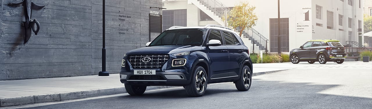 יונדאי ווניו כחולה צילום צד ימין מקדימה