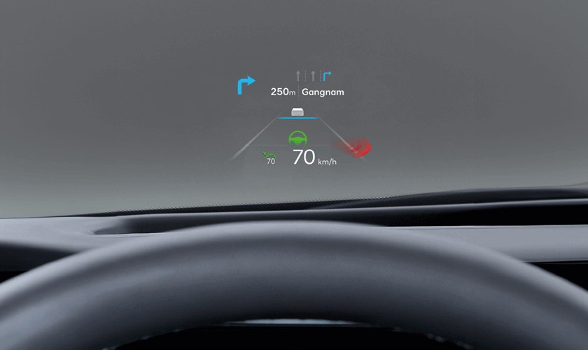 יונדאי סונטה הצג מול ההגה