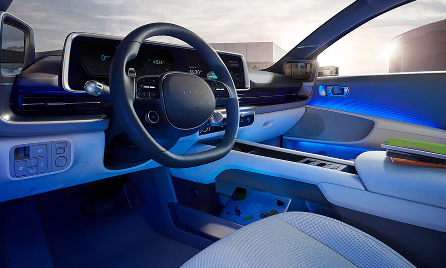 מושב הנהג וההגה, צילום מהצד