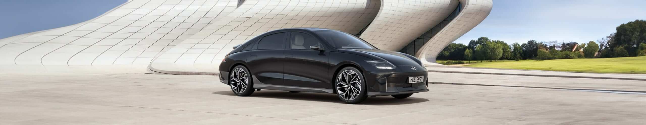 רכב יונדאי בצבע שחור צילום צד שמאל