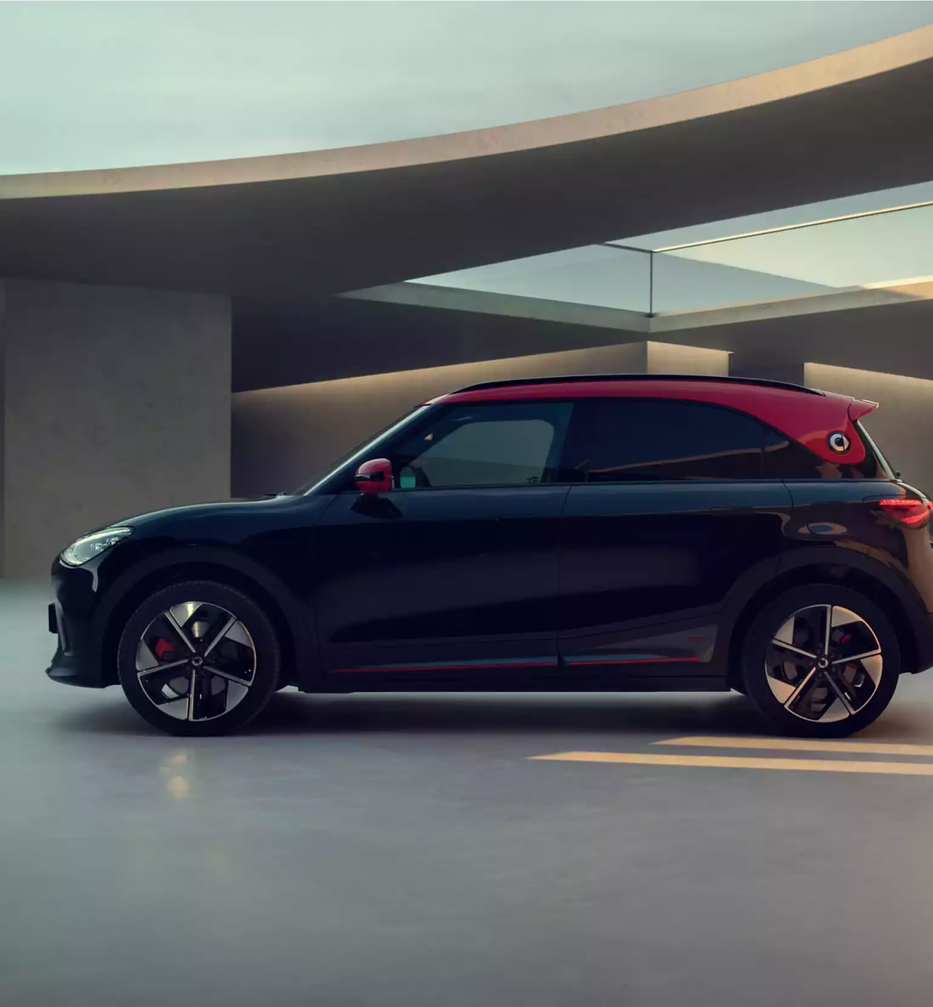 סמארט SUV צבע שחור ואדום צילום צד ימין