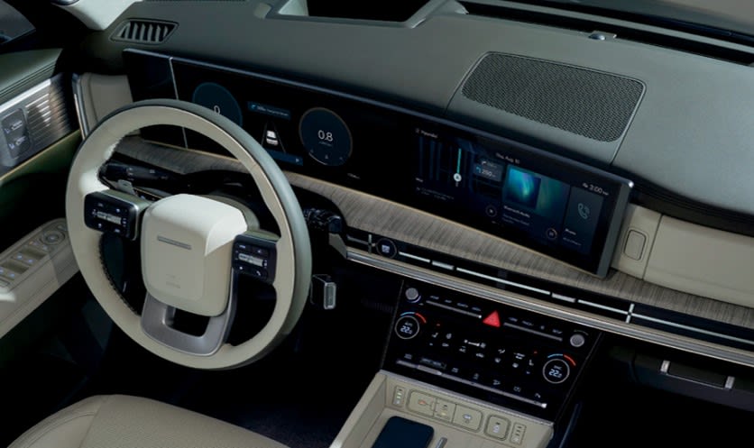 אזור ההגה וצג מולטימדיה באזור הנהג