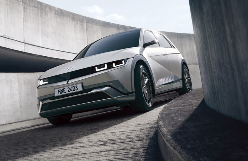 איוניק 5צילום מקדימה למטה