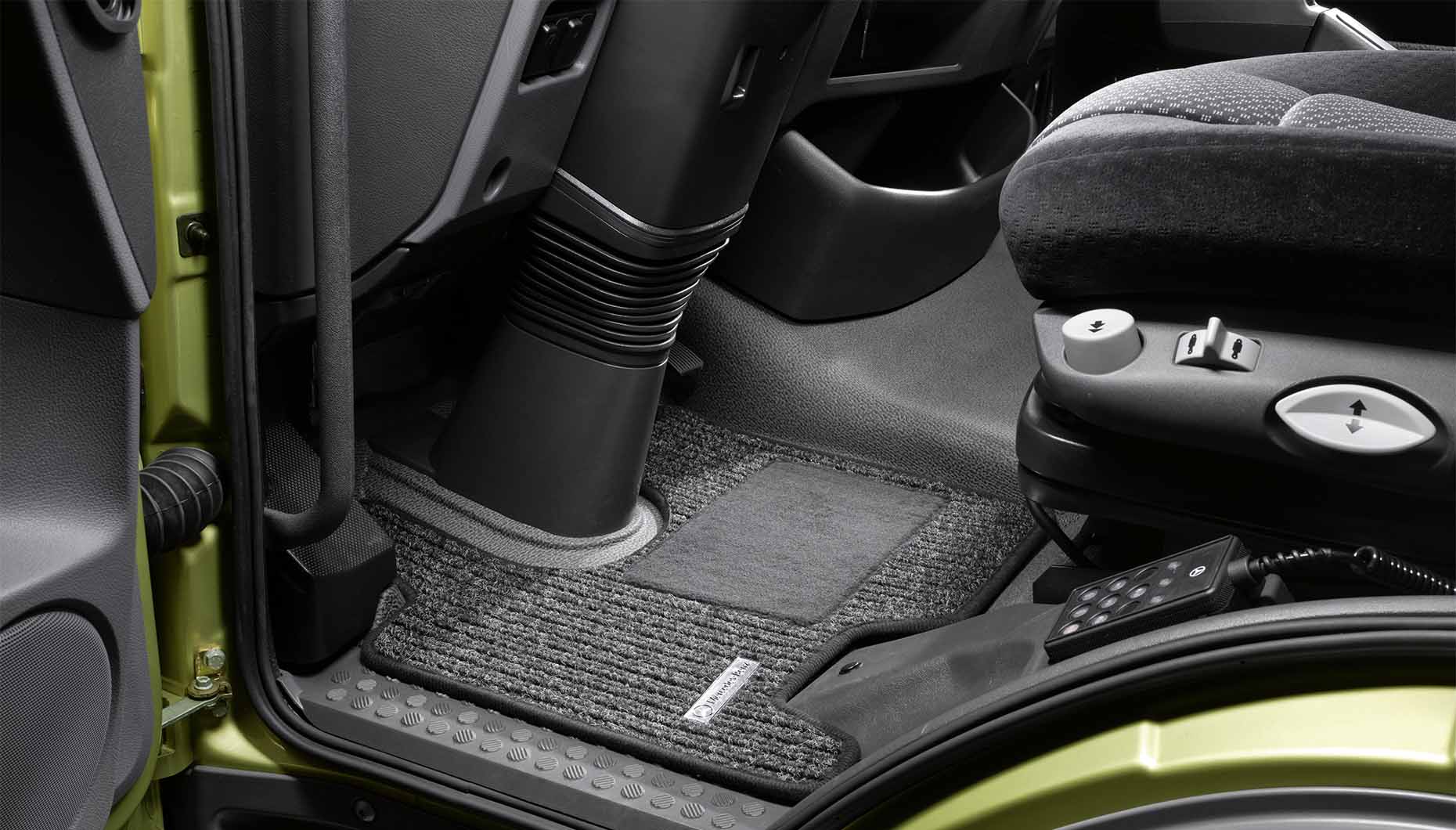 רצפת ארגז נהג במשאית מרצדס אטגו 12 טון