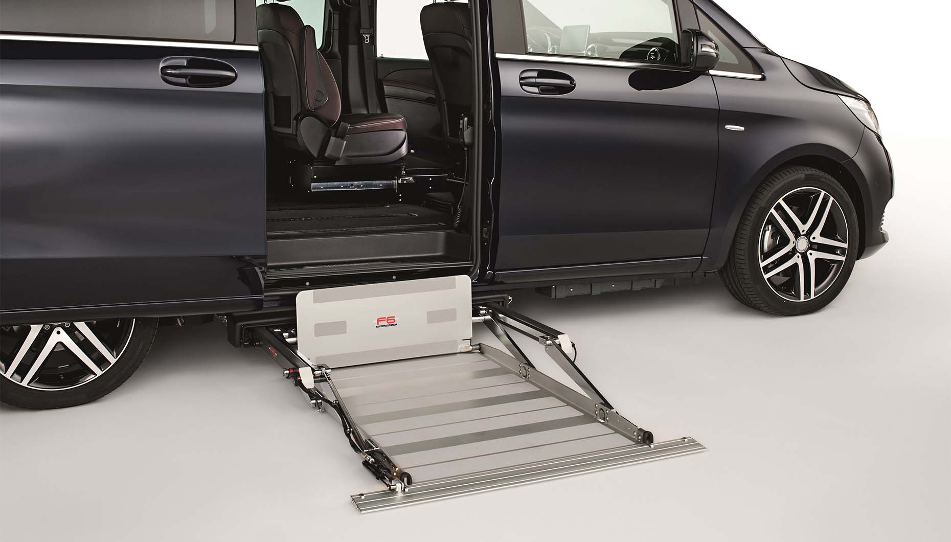 רכב מונגש מרצדס ויטו עם מעלון צד