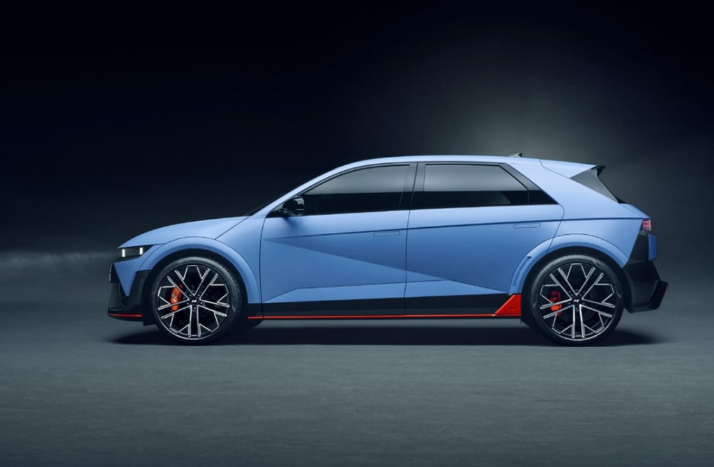 צילום צד שמאל של רכב חשמלי