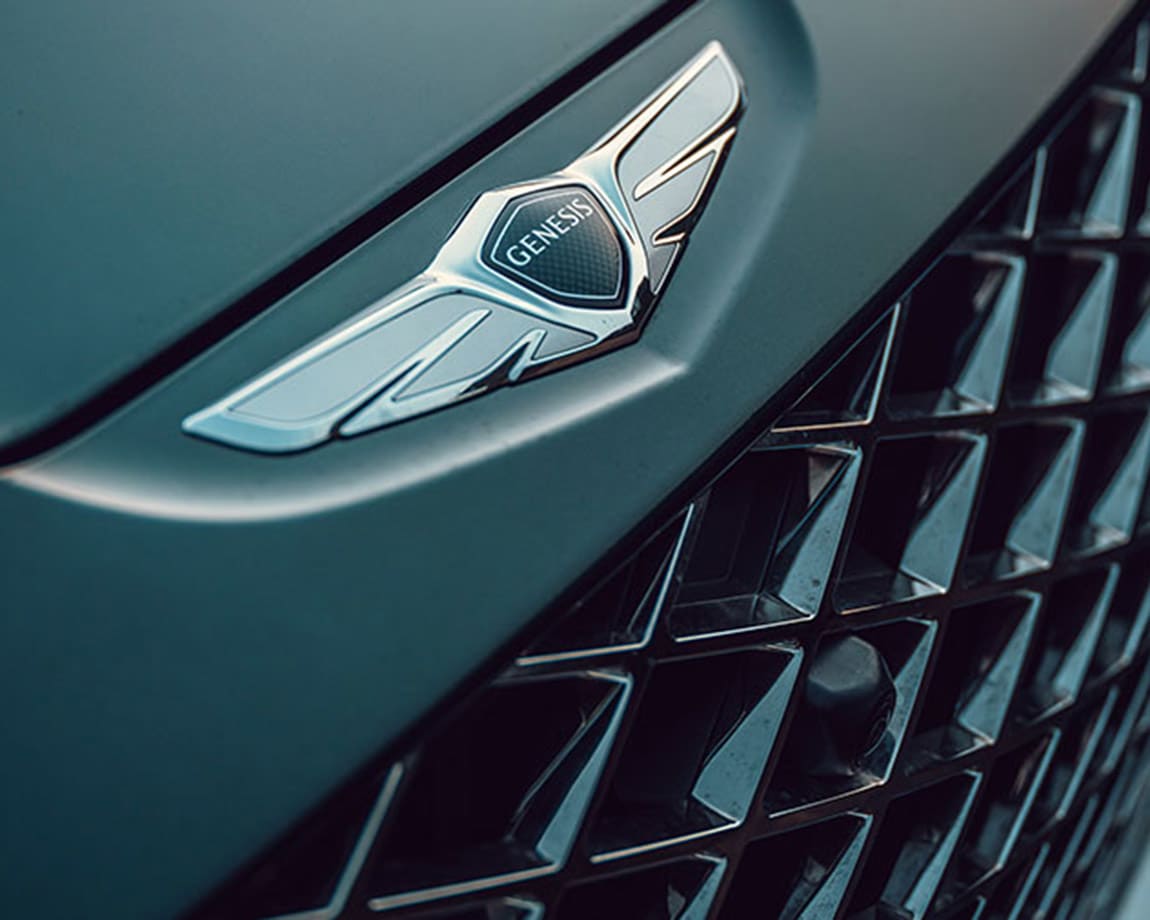 ג'נסיס GV80 גריל קדמי סמל ג'נסיס רכב יוקרה מקרוב