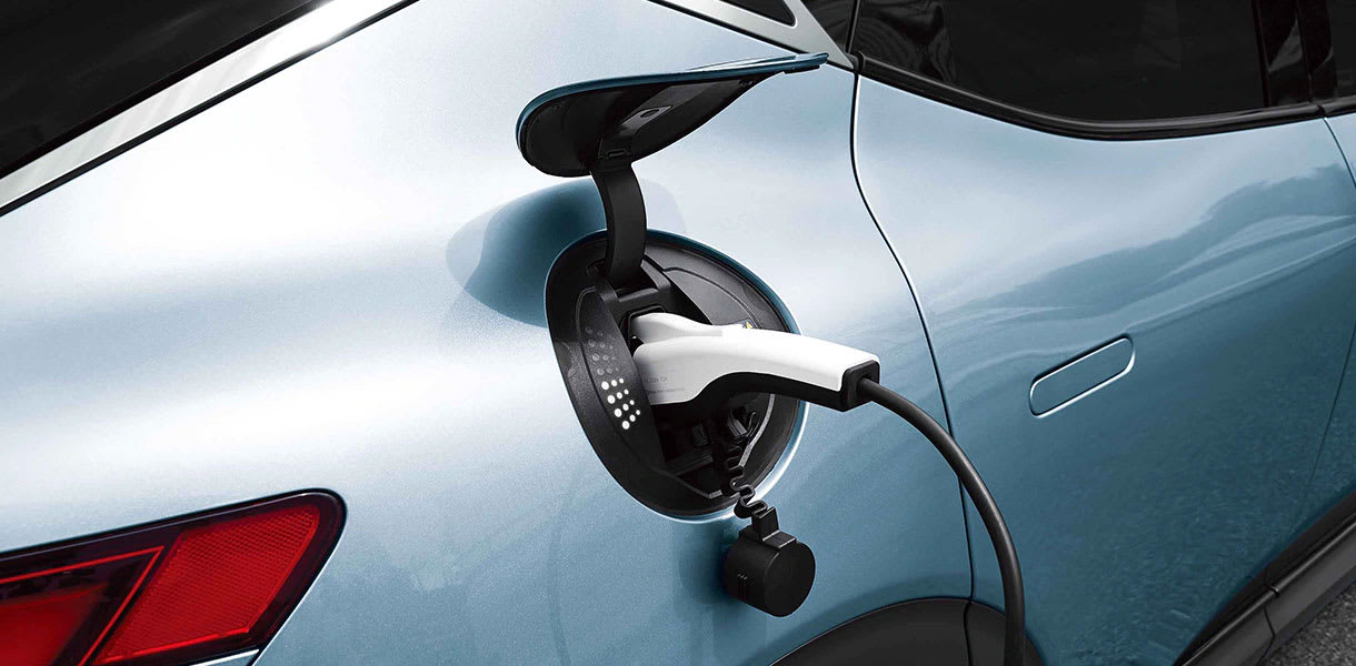 רכב יוקרה GV60 ג'נסיס בטעינה