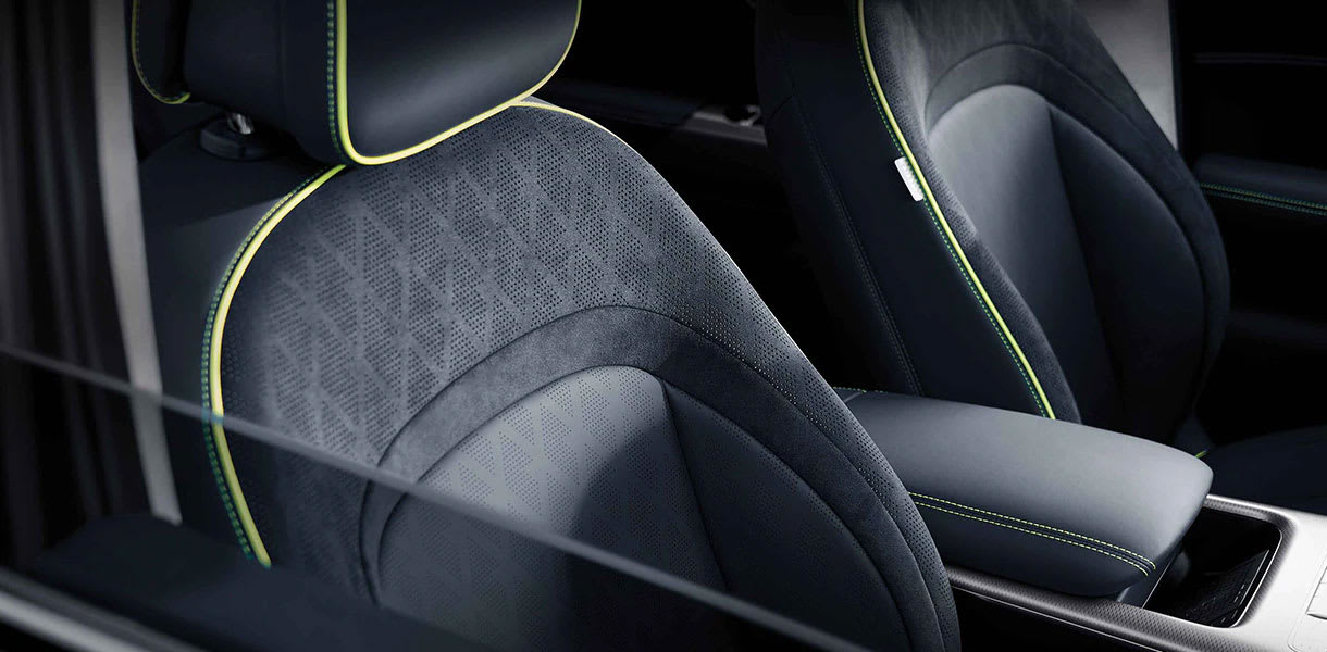 רכב יוקרה ג'נסיס GV60 - מושבים מבד ידידותי לסביבה