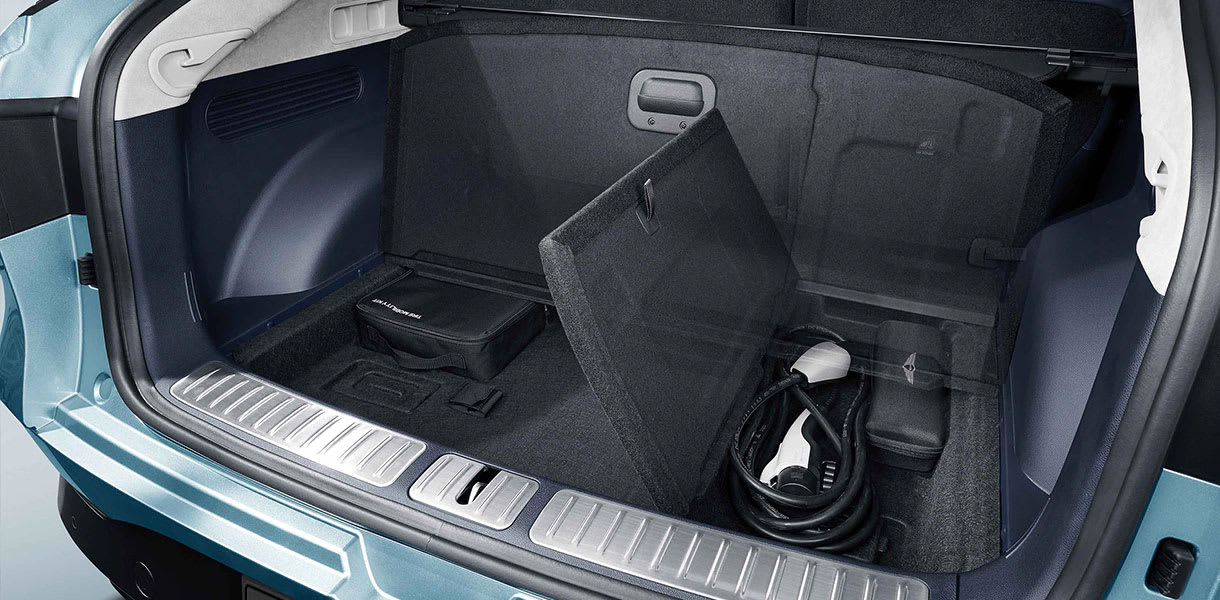 רכב יוקרה GV60 ג'נסיס - תא מטען מחולק מתקפל