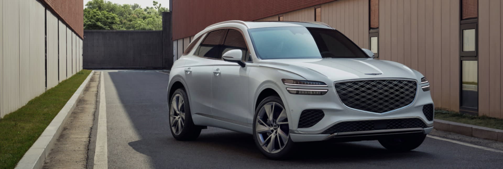 Genesis GV70 לבנה