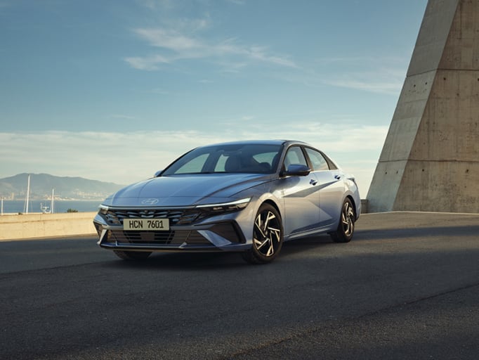 יונדאי אלנטרה צילום ימין קדימה