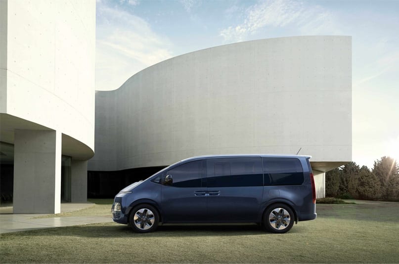 יונדאי סטריה Hyundai STARIA - מבט חוץ על צד הרכב