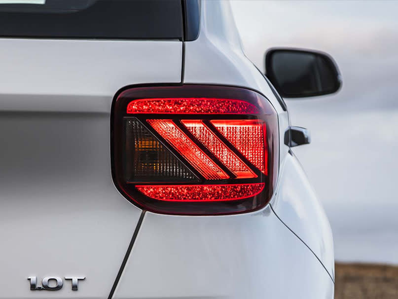 אור ירוק: מתי צריך להדליק אורות ברכב