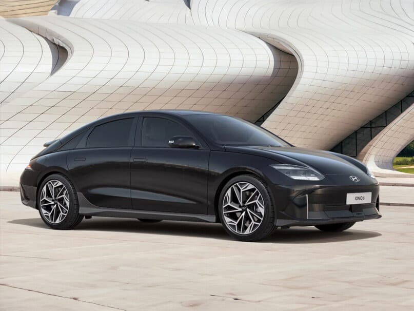 יונדאי שחורה צילום צד שמאל קדימה