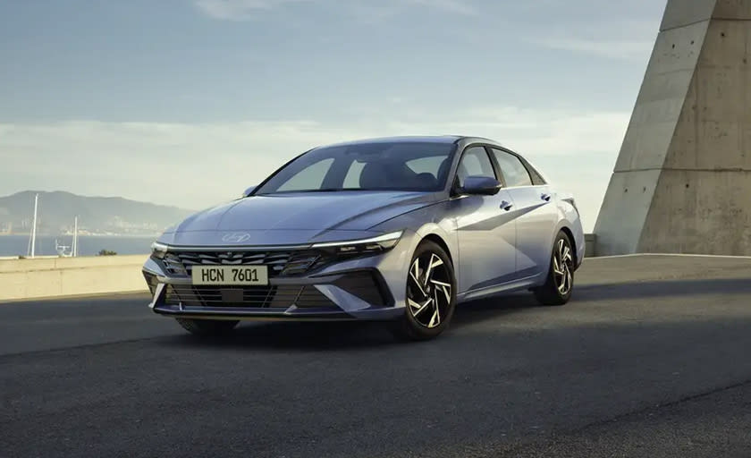 רכב היברידי ELANTRA Hybrid - יונדאי אלנטרה