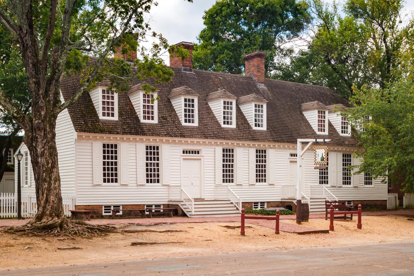 https://res.cloudinary.com/colonialwilliamsburg/image/upload/q_auto,f_auto/v1/trades-n-sites/wetherburns-tavern-sep-2017.jpg