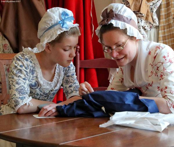 Mother And Daughter In 18thcentury American Colonial Dress Stock