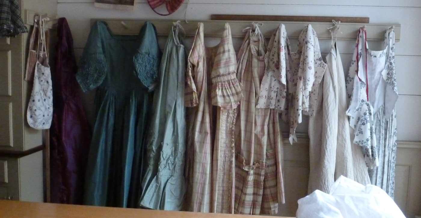 How Much Clothing Did an 18th-Century Woman Really Own?