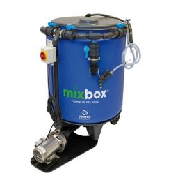 MixBox Mélangeur Phytosanitaire - La MixBox permet un mélange rapide et<br />
homogène de toutes vos préparations phytosanitaires grâce au Vortex. <br />
Qualité et capacité de mélange inégalées. <br />
S'adapte à toutes les tailles d'exploitation. <br />
Performance, praticité, polyvalence et prévention.<br />
Système sécurisé automatique de nettoyage intérieur de la MixBox.