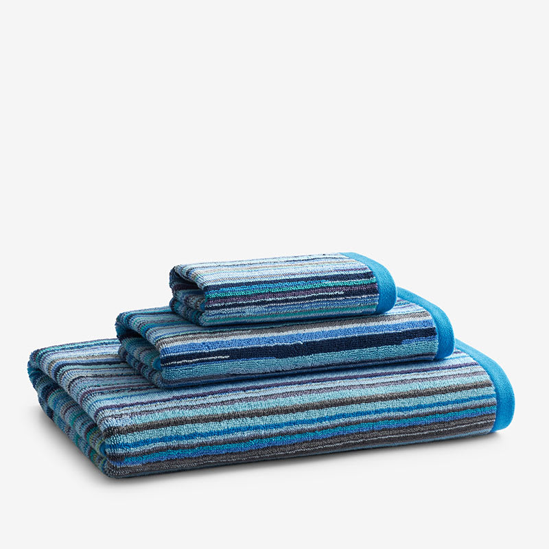 Soho Living Blue and White Bath Towel Set 2 Bath Towels and 2 Tip Towels in  2023