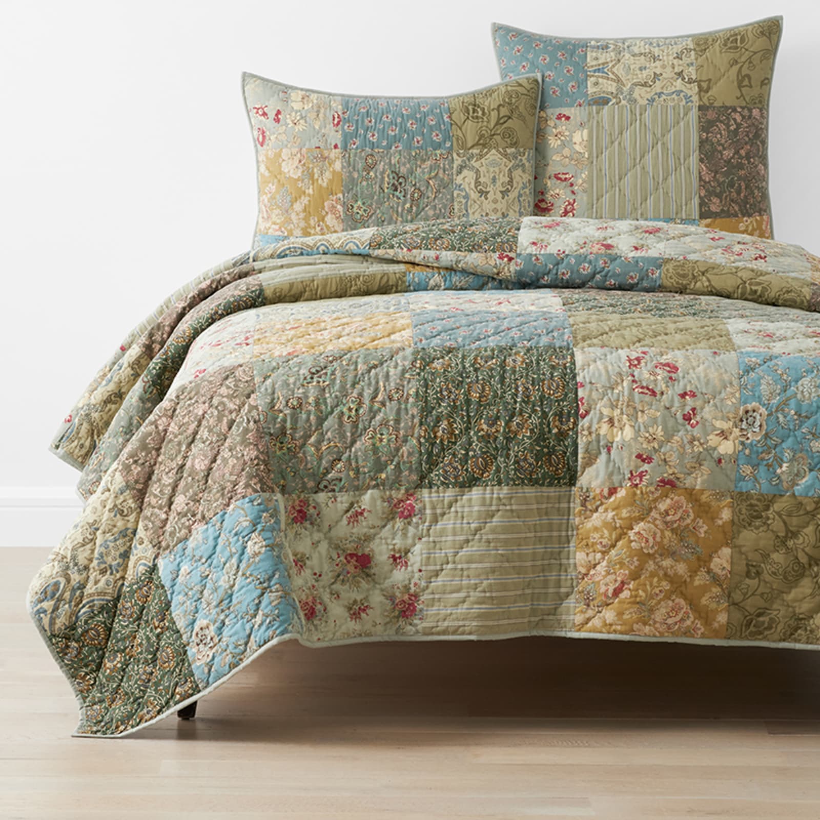 Winter Floral Patchwork Quilt