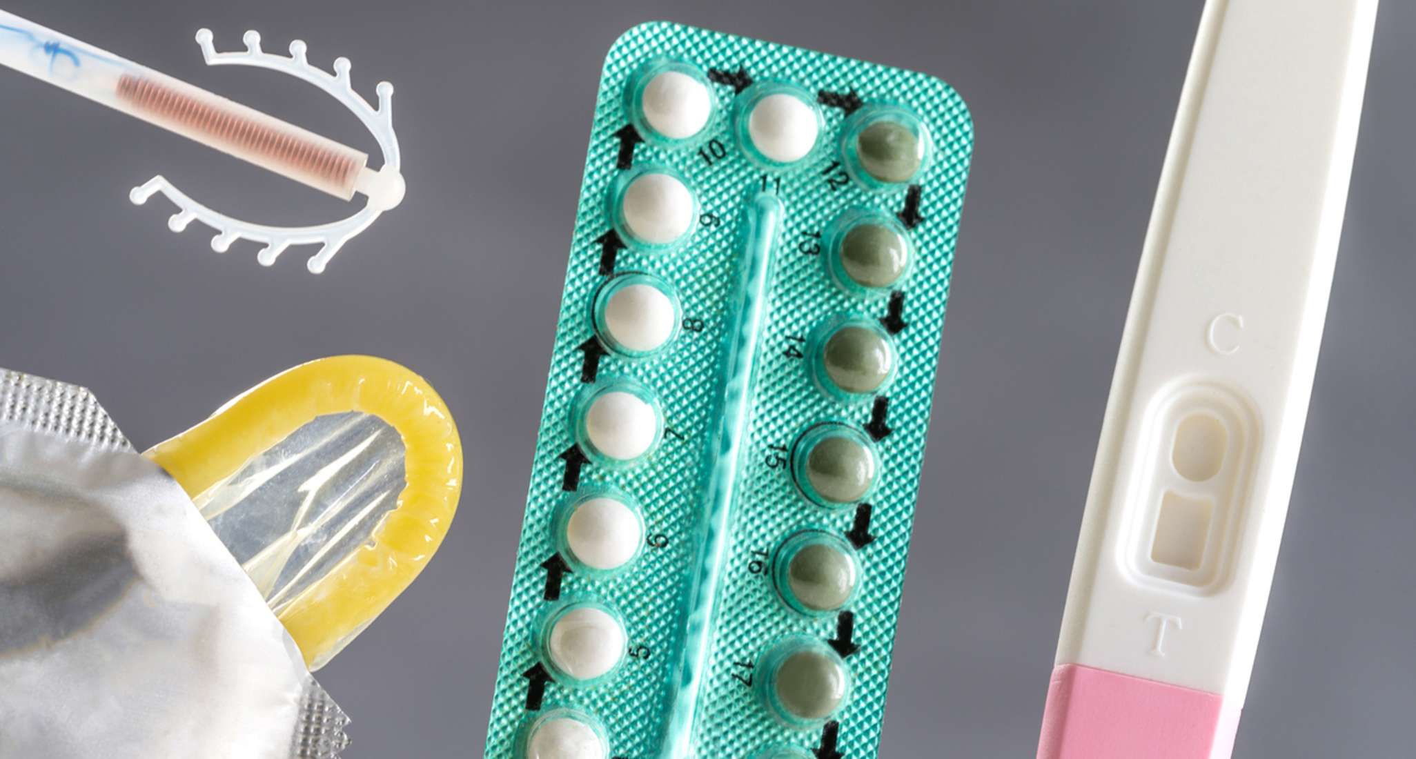 Contraception : stérilet, préservatif, pilule et test de grossesse.