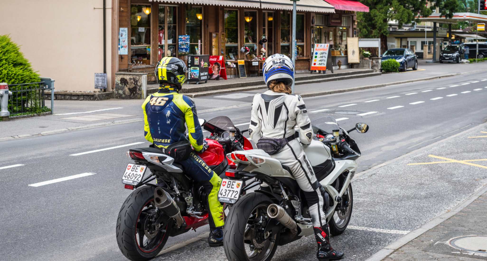 Wie und wo melden Sie Ihr Motorrad in der Schweiz an? Comparis informiert zu Unterlagen und Fristen beim Töff einlösen.