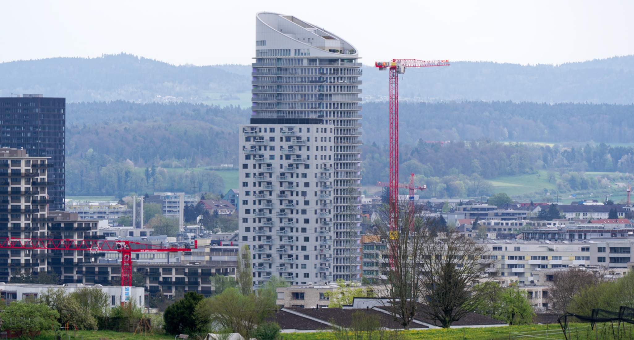 Blick aus der Vogelperspektive auf die Stadt Dübendorf