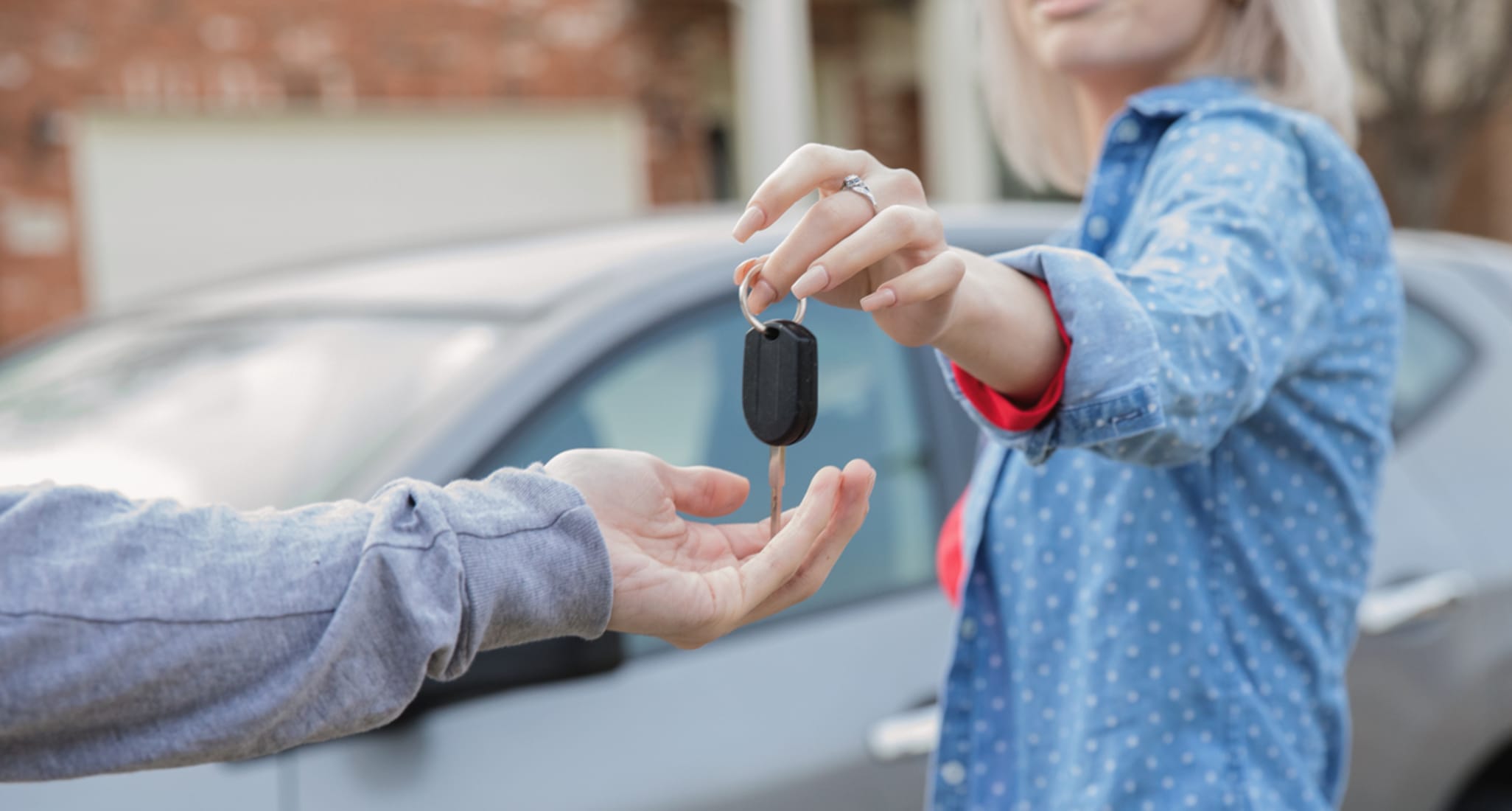 Vendita all’aperto di un’auto di occasione