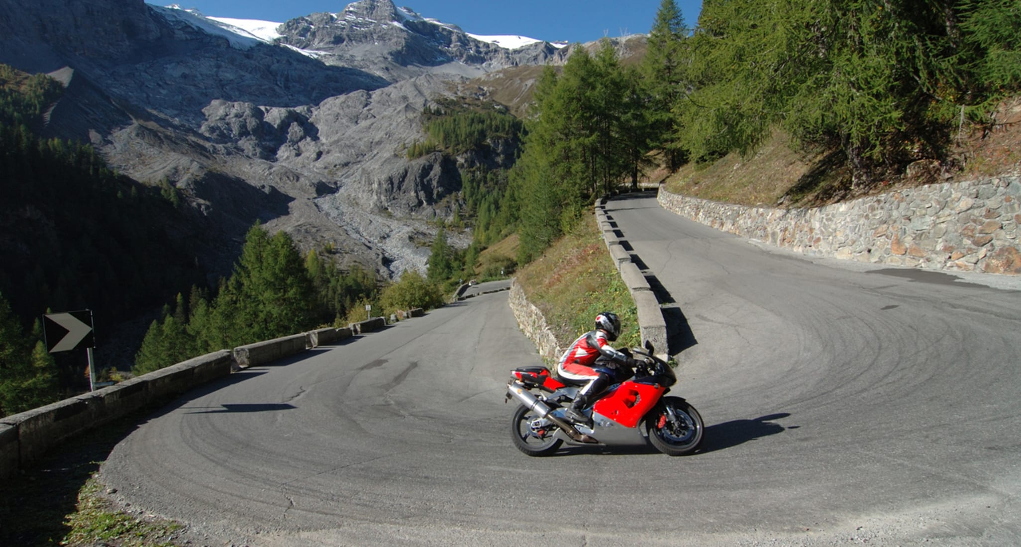 Casco totale per la moto: ne vale la pena? I Comparis