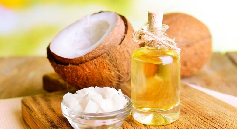 A hidratação com babosa e Óleo de Coco é ideal para cabelos secos ou ressecados.