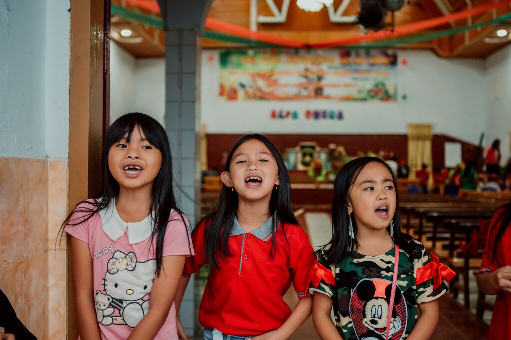 3 little children sing about Jesus at their school.