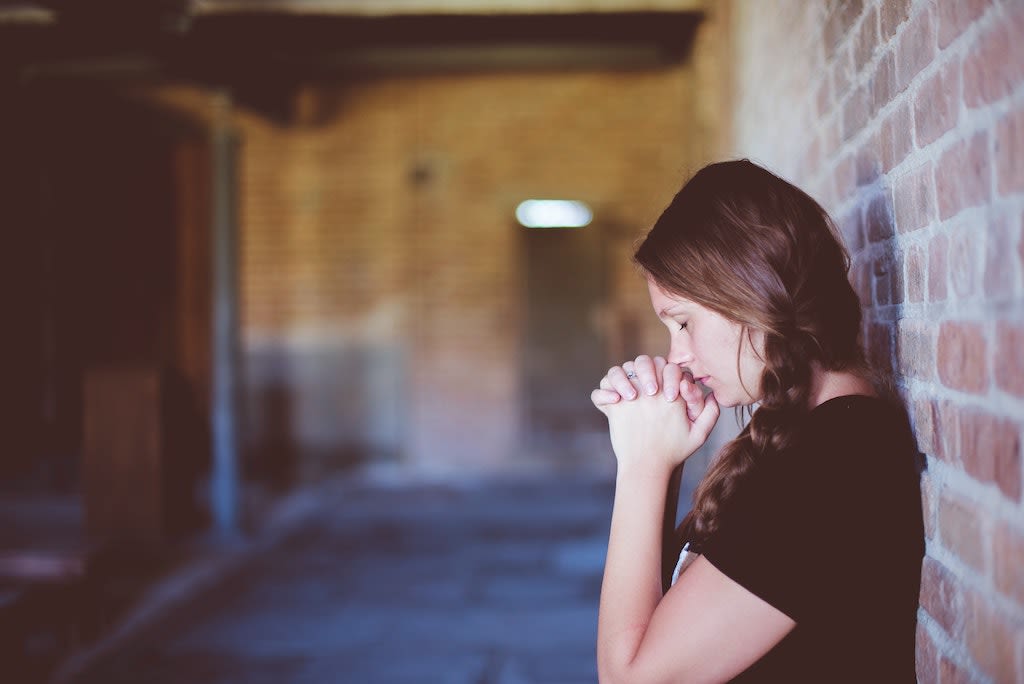 A woman praying.