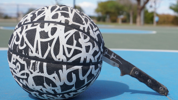 How a Professional Knife Thrower Blocks a 3-Point Shot in Basketball