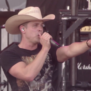 Red-Hot Sounds: Dustin Lynch, “Mind Reader”