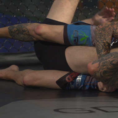 MMA Breakdown: Kneebars